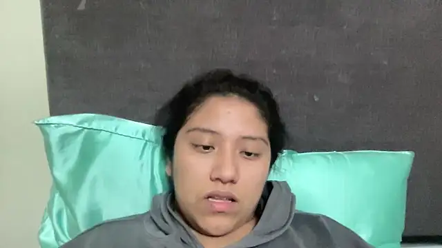 Snapshot of Kmiii21 chatting on October 22, 2025, 2:22 am Kmiii21 online show from October 22, 2025, 2:22 am