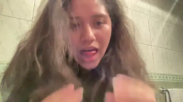 Snapshot of Kmiii21 chatting on October 24, 2025, 6:12 am Kmiii21 online show from October 24, 2025, 6:12 am