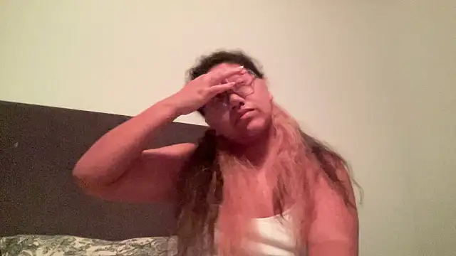 Snapshot of Kmiii21 chatting on January 14, 2026, 5:22 am Kmiii21 online show from January 14, 2026, 5:22 am