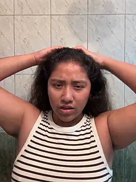 Snapshot of Kmiii21 chatting on December 2, 2025, 7:26 pm Kmiii21 online show from December 2, 2025, 7:26 pm