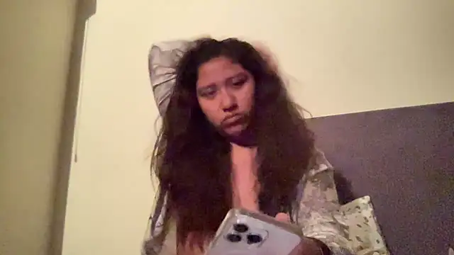 Snapshot of Kmiii21 chatting on November 12, 2025, 7:01 am Kmiii21 online show from November 12, 2025, 7:01 am