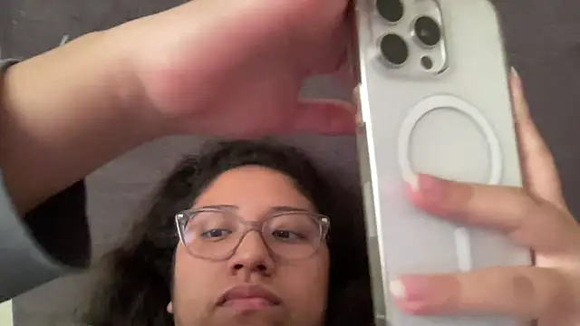 Snapshot of Kmiii21 chatting on October 24, 2025, 7:13 pm Kmiii21 online show from October 24, 2025, 7:13 pm