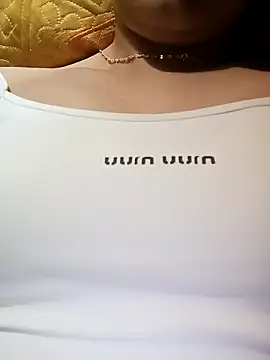 Emili68 online show from October 21, 2025, 7:57 pm