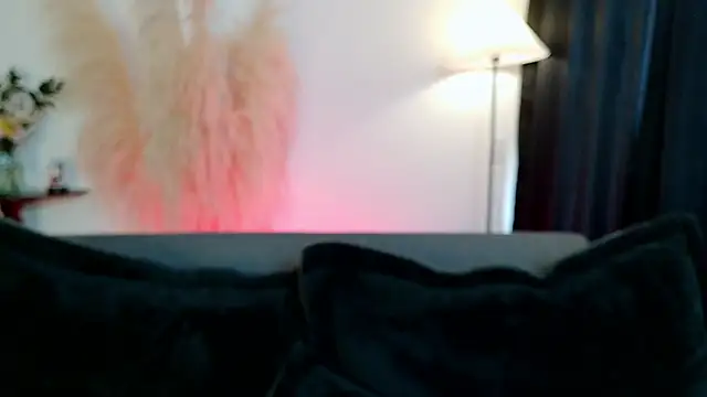 mia roux1 online show from February 7, 2026, 12:46 pm