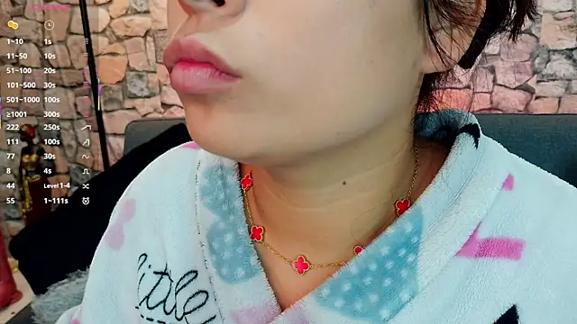 mia roux1 online show from November 6, 2025, 5:06 pm