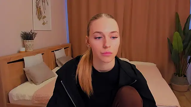 sassy cutie online show from February 18, 2026, 2:24 pm