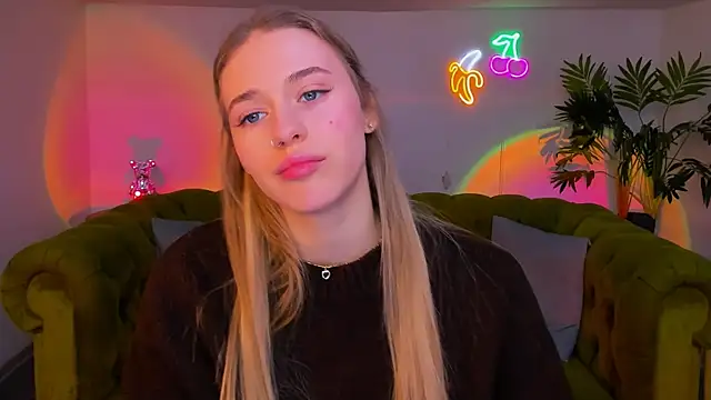 sassy cutie online show from December 2, 2025, 6:15 am