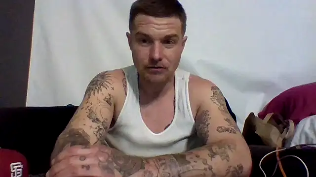 Snapshot of DadDDick925 chatting on February 4, 2026, 9:26 am DadDDick925 online show from February 4, 2026, 9:26 am