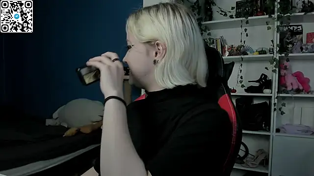 Holy Mistress S online show from November 30, 2025, 9:32 am