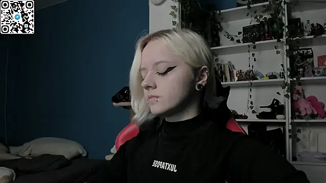 Holy Mistress S online show from November 28, 2025, 10:15 am