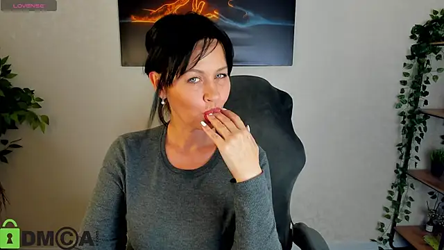 Sara Devills online show from April 1, 2026, 9:10 am