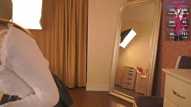 JanelAkerley online show from December 19, 2025, 4:16 am