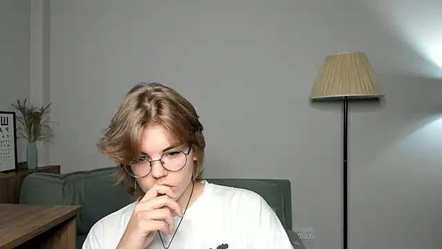 MelodyBaur online show from October 25, 2025, 9:08 am