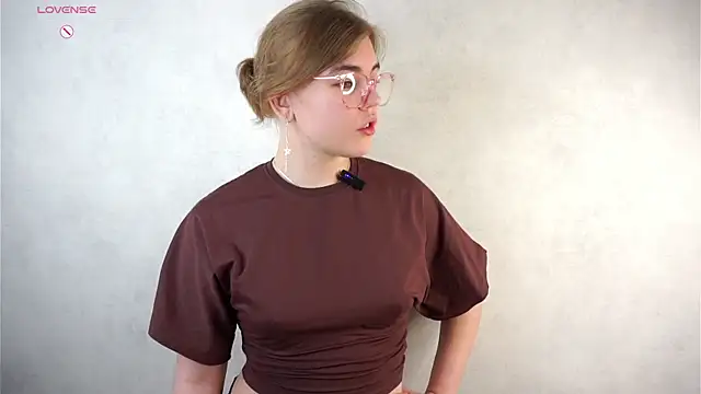 MelodyBaur online show from April 15, 2026, 1:04 pm