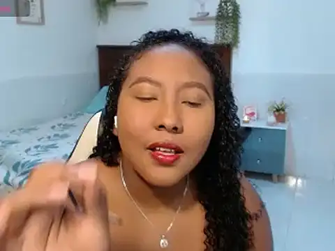 KaroldelaTorree online show from October 25, 2025, 3:12 pm