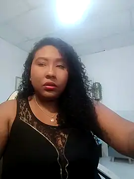 KaroldelaTorree online show from November 4, 2025, 8:12 pm