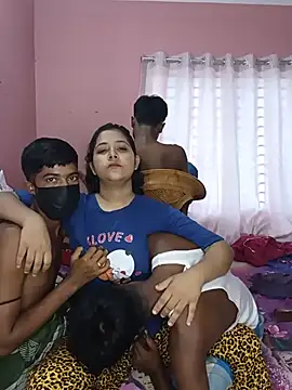 Snapshot of CoupleShow_432 chatting on June 29, 2026, 9:27 am CoupleShow 432 online show from June 29, 2026, 9:27 am