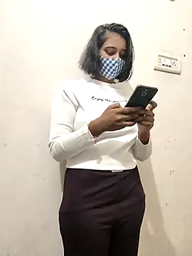 Rinki hoty online show from November 3, 2025, 2:50 am