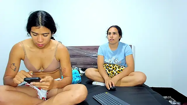 AshleyDeLuca  online show from February 2, 2026, 11:04 pm