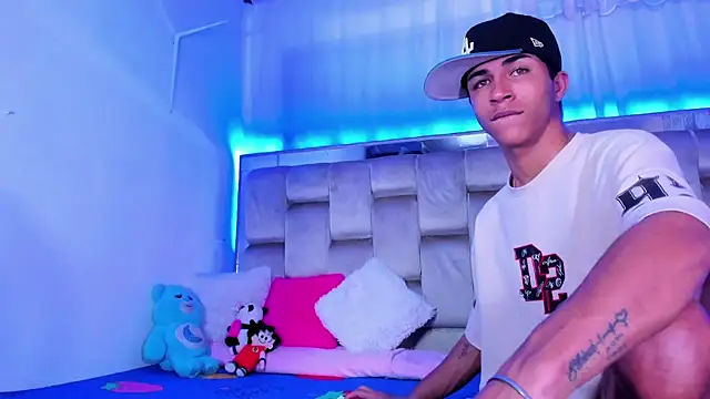 boyswantingplay online show from November 4, 2025, 4:05 am