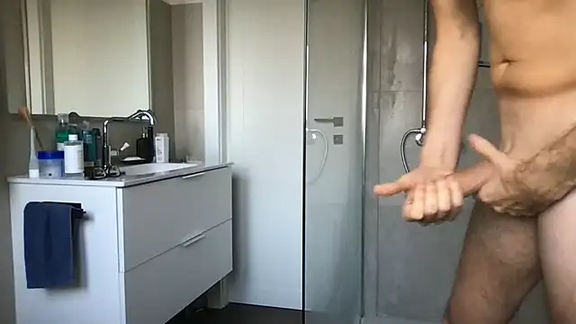 Snapshot of LukaShyGuy chatting on November 6, 2025, 7:12 am LukaShyGuy online show from November 6, 2025, 7:12 am