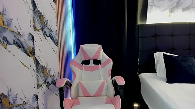 Scarlet DLuce online show from November 26, 2025, 10:10 pm