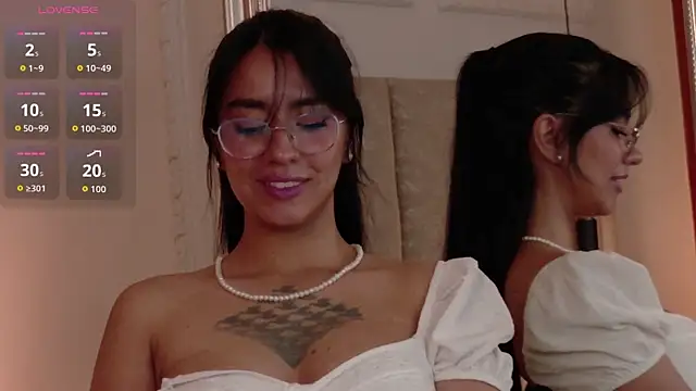 Snapshot of Penelope-Cross chatting on December 3, 2025, 3:11 pm Penelope-Cross online show from December 3, 2025, 3:11 pm