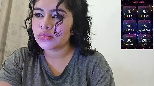 Magic Alicee  online show from November 13, 2025, 4:05 am