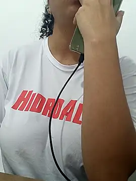 Bruninhadeusa online show from April 8, 2026, 2:18 pm