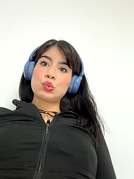 LisaMartinez34 online show from November 4, 2025, 8:56 pm