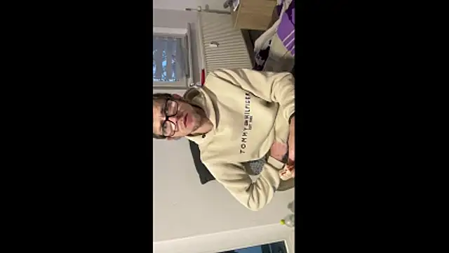 StephPra94 online show from May 9, 2026, 10:02 pm