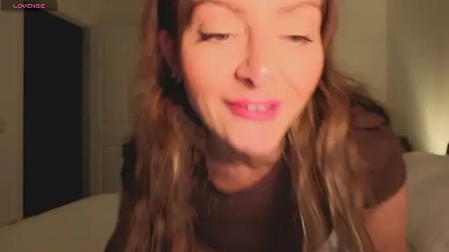 Lovelavender  online show from November 26, 2025, 9:59 pm