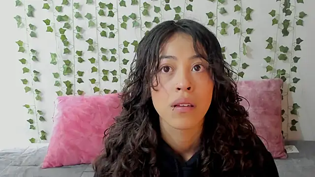 emily jonessxx online show from January 7, 2026, 7:08 pm