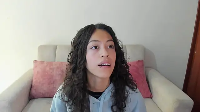 emily jonessxx online show from November 5, 2025, 4:54 pm