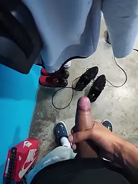 Snapshot of Scorpion05_ chatting on February 4, 2026, 9:32 pm Scorpion05 online show from February 4, 2026, 9:32 pm