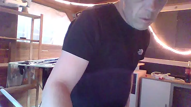 tommy3300 online show from May 24, 2026, 3:39 am