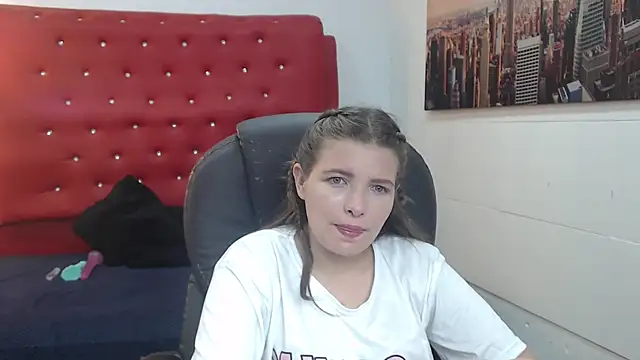 Snapshot of Hills_Mia chatting on October 29, 2025, 3:27 am Hills Mia online show from October 29, 2025, 3:27 am