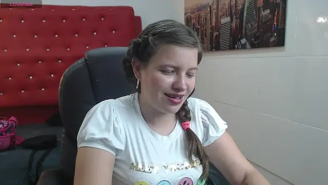 Snapshot of Hills_Mia chatting on October 24, 2025, 4:00 am Hills Mia online show from October 24, 2025, 4:00 am