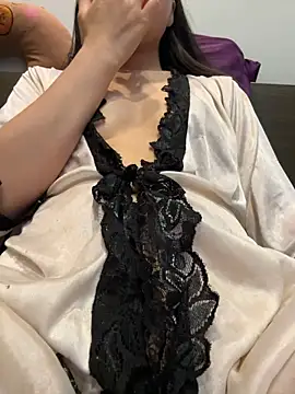 Snapshot of Emily-y chatting on October 25, 2025, 12:50 pm Emily-y online show from October 25, 2025, 12:50 pm