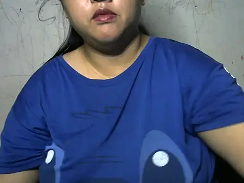 Snapshot of Azaleah30 chatting on October 24, 2025, 2:05 pm Azaleah30 online show from October 24, 2025, 2:05 pm