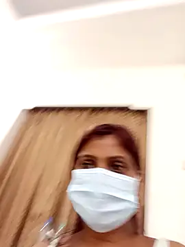 royalgirl321 online show from November 8, 2025, 2:31 pm