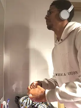 Albert Madrid online show from November 6, 2025, 1:48 pm