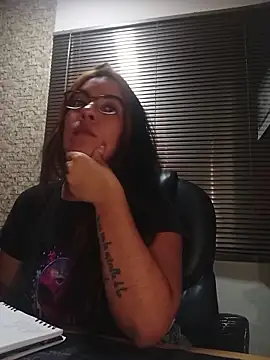 Snapshot of lili_hiugs chatting on November 5, 2025, 4:26 am lili hiugs online show from November 5, 2025, 4:26 am