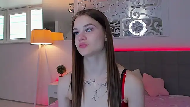 LuisaClover online show from March 28, 2026, 1:23 pm