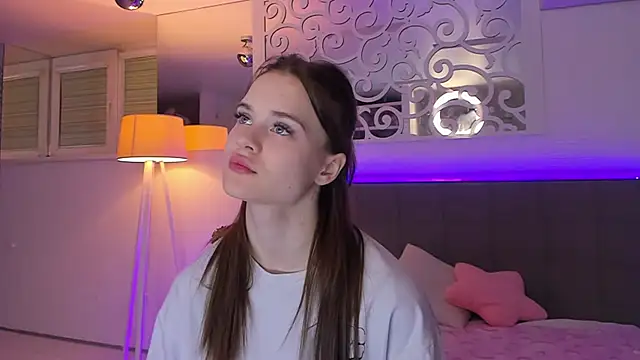 LuisaClover online show from March 1, 2026, 7:58 pm