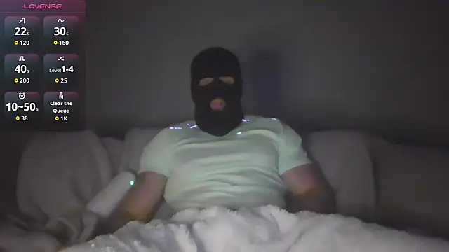 Snapshot of Masked_Bull38_Uk chatting on October 24, 2025, 6:18 pm Masked Bull38 Uk online show from October 24, 2025, 6:18 pm