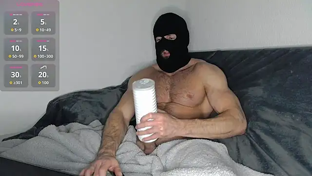 Snapshot of Masked_Bull38_Uk chatting on December 16, 2025, 9:41 pm Masked Bull38 Uk online show from December 16, 2025, 9:41 pm