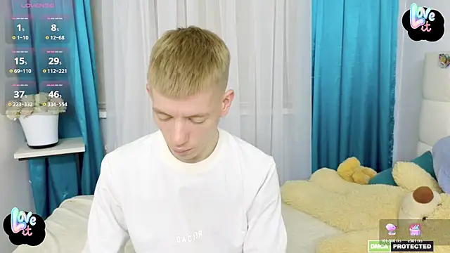 Snapshot of Cristian__Dior chatting on April 21, 2026, 8:54 am Cristian Dior online show from April 21, 2026, 8:54 am