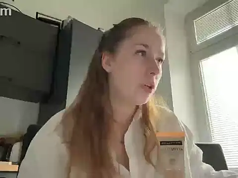 Snapshot of Nicole_Wallker chatting on October 28, 2025, 8:13 am Nicole Wallker online show from October 28, 2025, 8:13 am