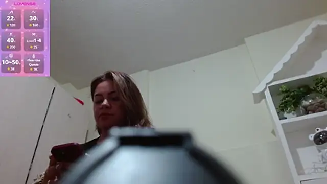 Snapshot of Kristalnoa chatting on February 17, 2026, 4:37 pm Kristalnoa online show from February 17, 2026, 4:37 pm